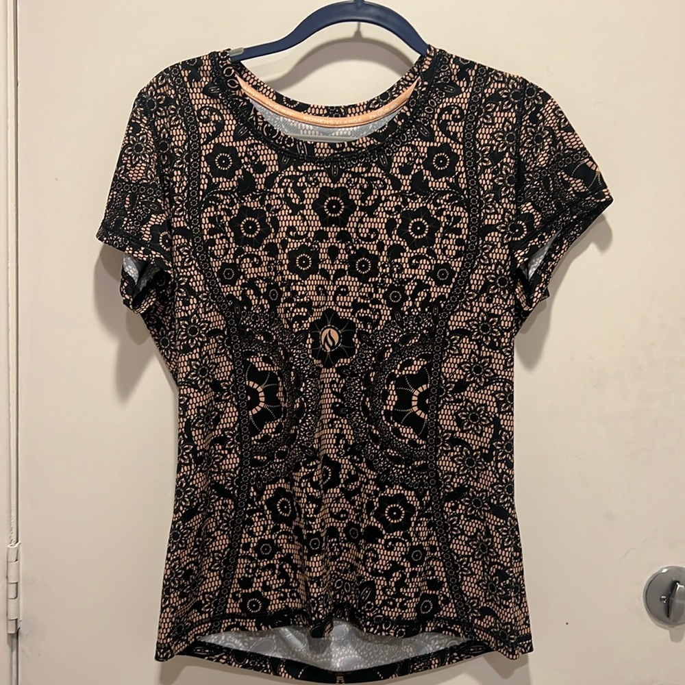 Ink N burn women’s running tech shirt size XL never worn in new condition